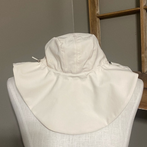 Layer 8 ivory/cream floppy sun hat with adjustable chin strap - Picture 3 of 7